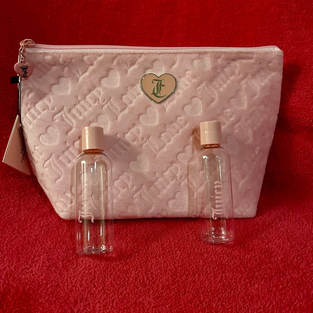 JUICY COUTURE travel cosmetic bag. BRAND NEW, STILL HAS TAGS🩷